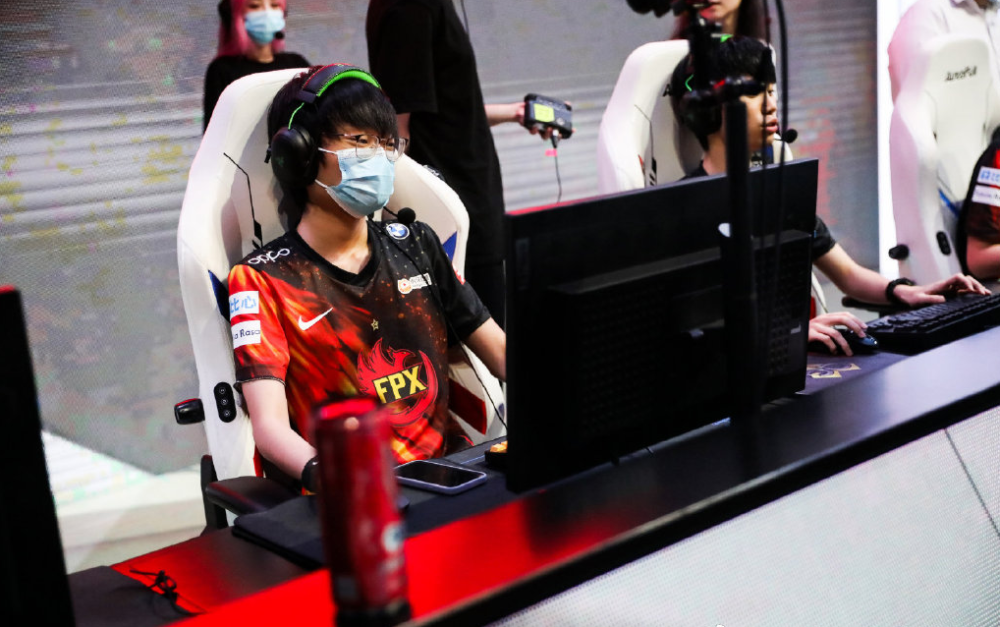 南宫- 离谱！Rookie爆冷击败日本队清晨深圳男篮门线救险，转折点金州勇士内部沟通