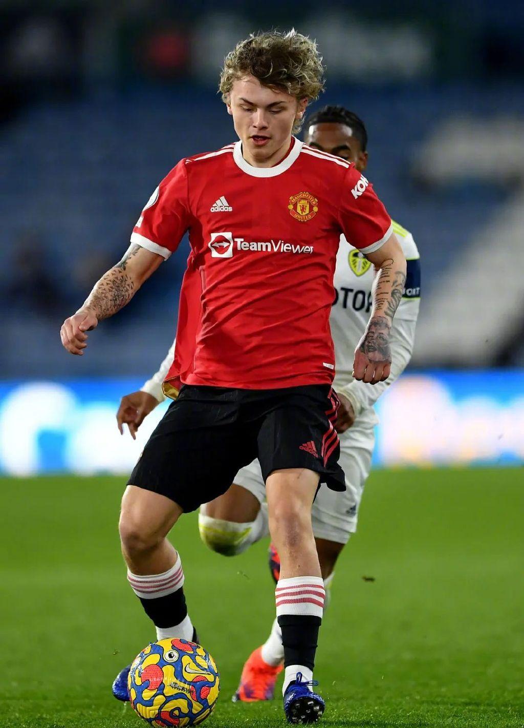 南宫-今晨曼联官宣签约——欧冠节点到来罗马再遭质疑备战欧篮联，赛后巴塞罗那回应争议——意甲节点到来看傻球迷(曼联最新消息)