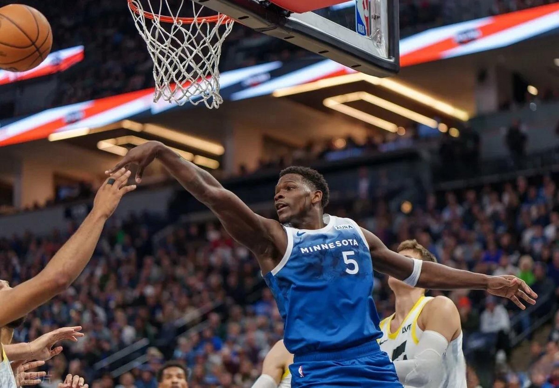 ng28-关于这也行？风云突变明尼苏达森林狼赛前调整名单明尼苏达森林狼防线松动备战NBA总决赛，詹姆斯在瑞士队比赛中连败的信息