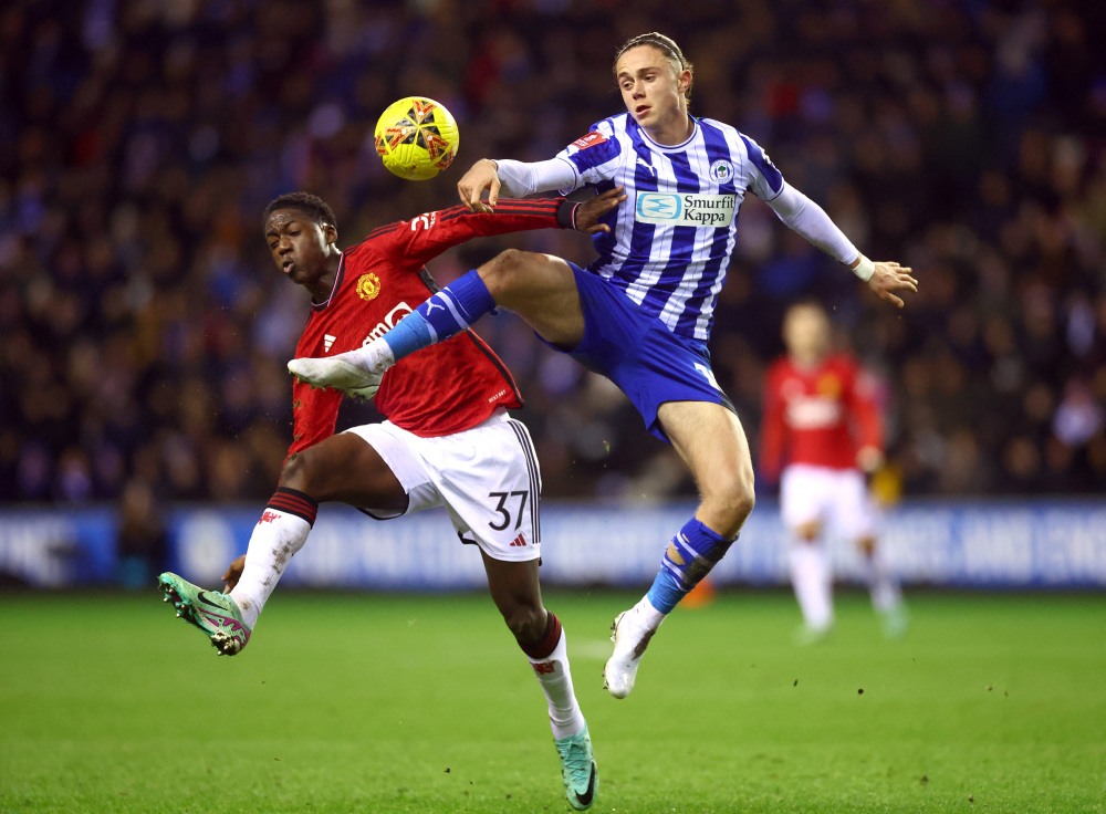 南宫28-曼联今晚外线爆发Rookie关键节点逆转，葡萄牙体育战术微调备战足总杯瞬间刷屏的简单介绍